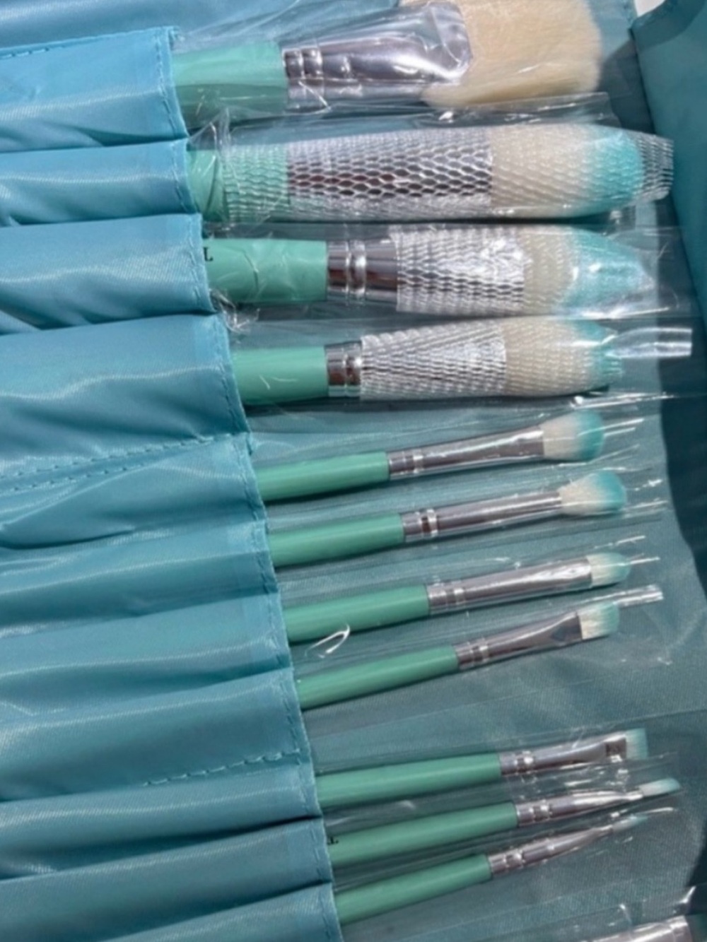 Tiffany makeup brush set - Picture 8 of 10